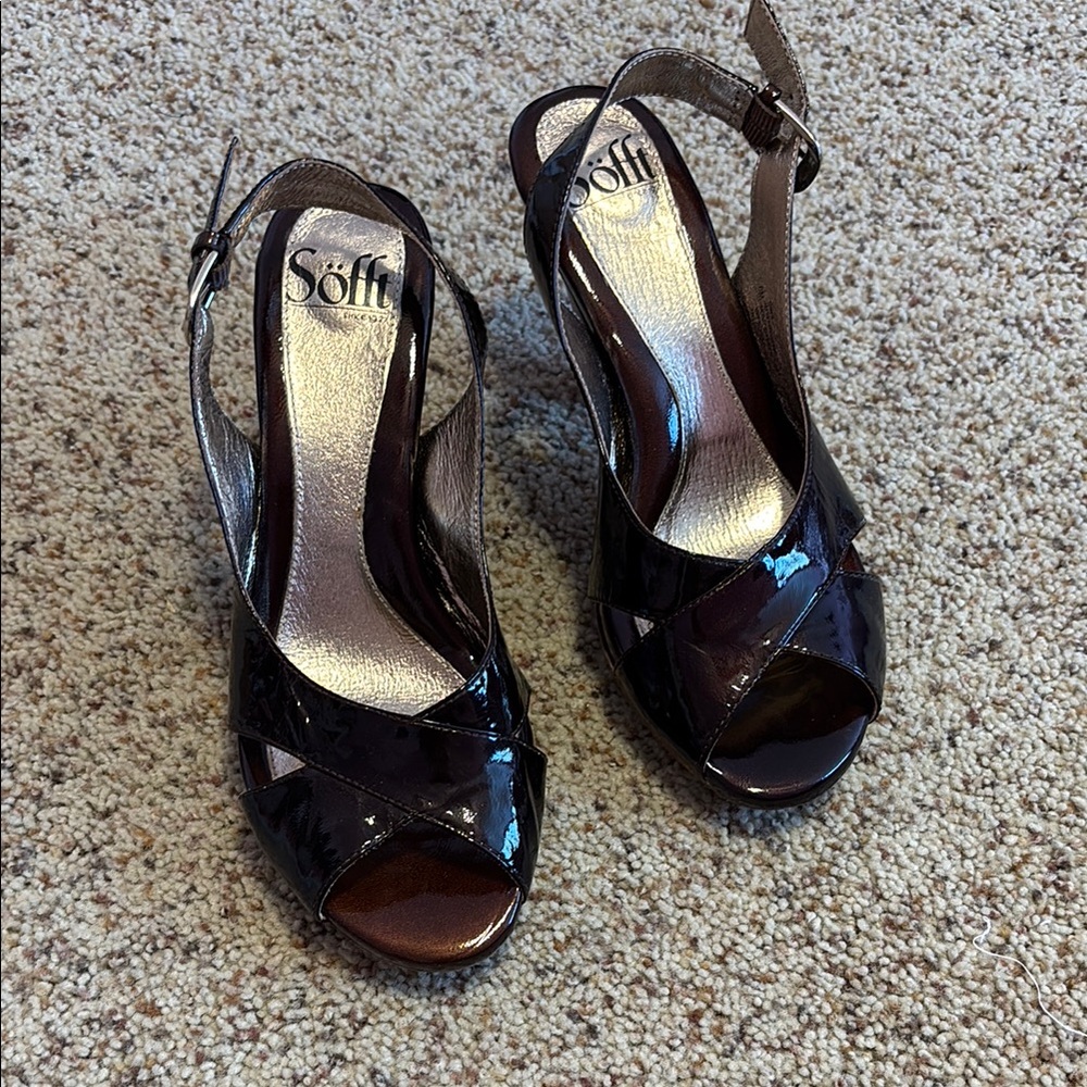 NWOT Sofft Women's Brown Patent Leather Slingback Heels Size 6 Straps Adjustable